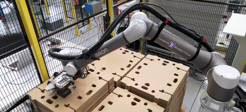 Coboloader streamlining automatic packaging in Manufacturing