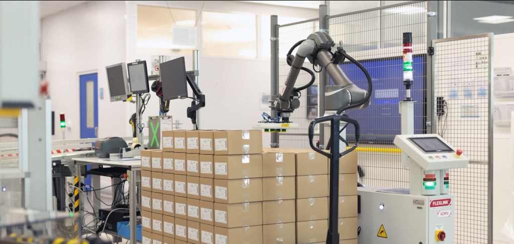 Robotic palletizer stacking boxes on a pallet_crop