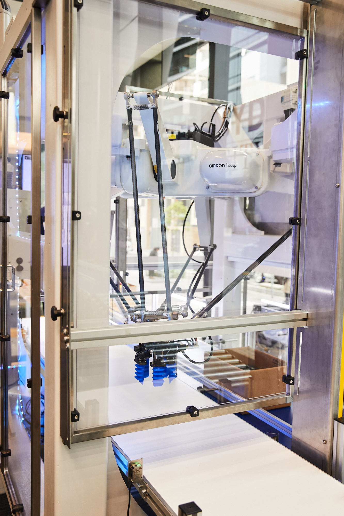 iX3 and Hornet for High-Speed Manufacturing | OMRON Robotics