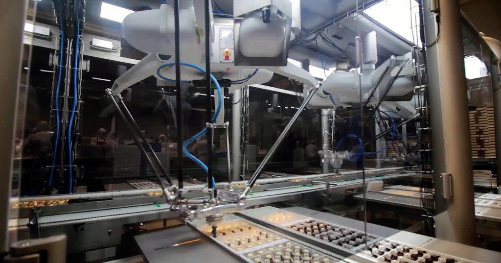 Chocolate packaging automation with Omron Robotics at BOLÇİ