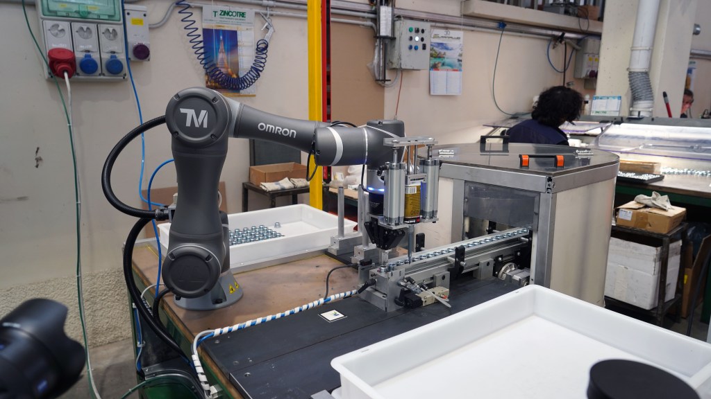 Collaborative robot for assembly at LITMAT production line