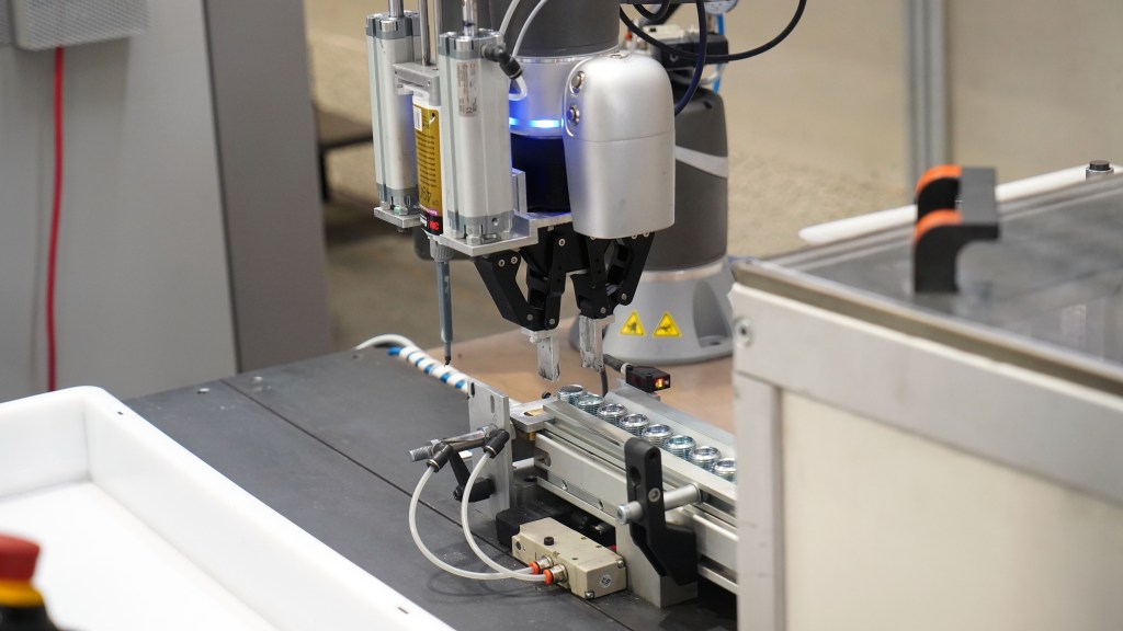 Collaborative robot for assembly process automation