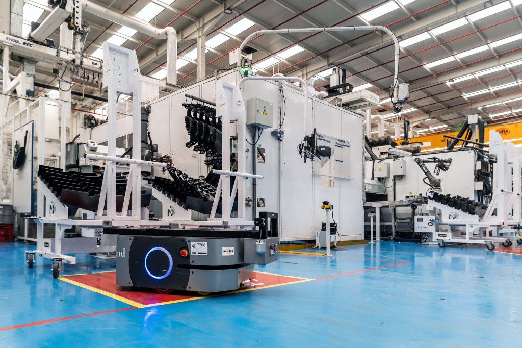 LD-250 AMR and TM12 Cobot in Action
