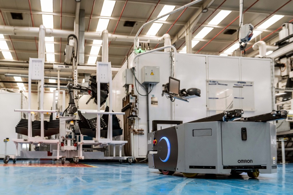 LD-250 AMR in Automotive Industry Setup