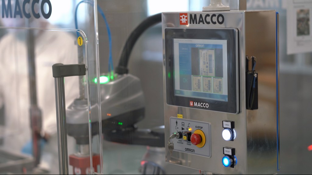 Simulation-driven automated vial labelling process for improved reliability and efficiency