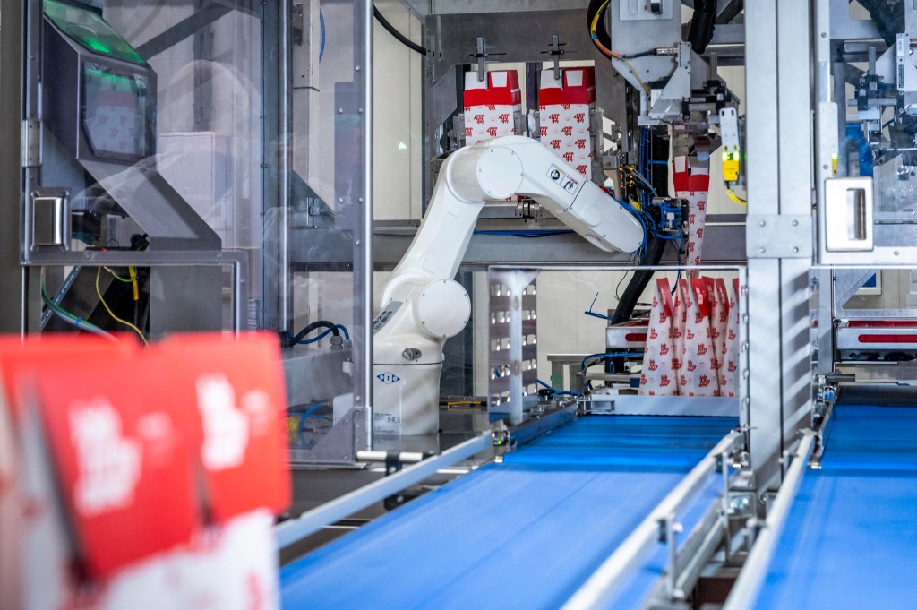 FMCG packaging automation improving efficiency at Vetipak
