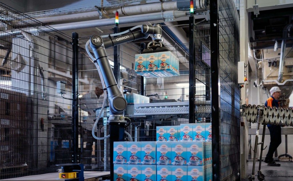Automated palletizing process with TM12 collaborative robot