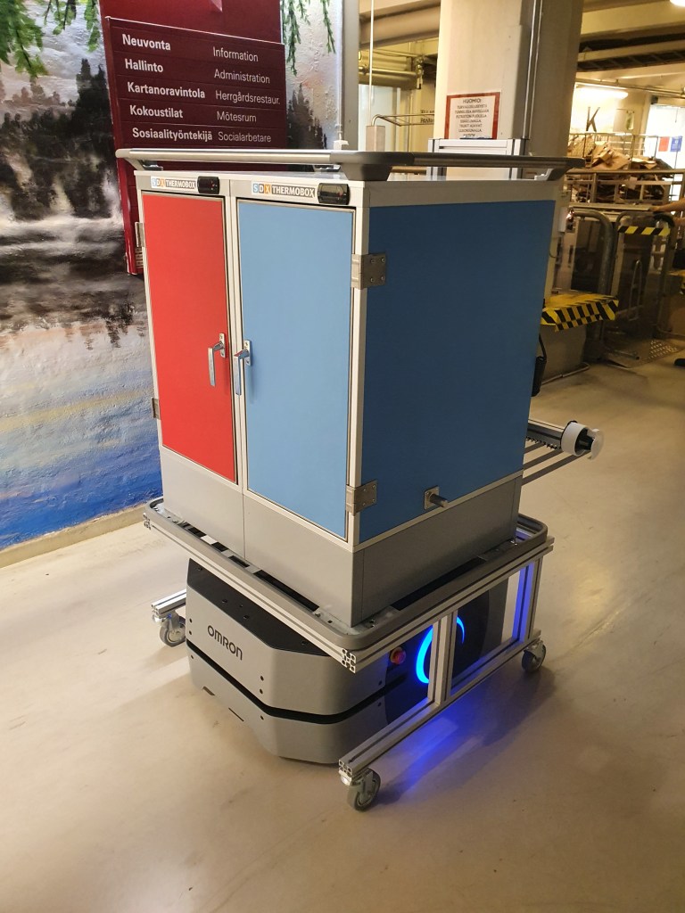 Automated service robot working with meal carts