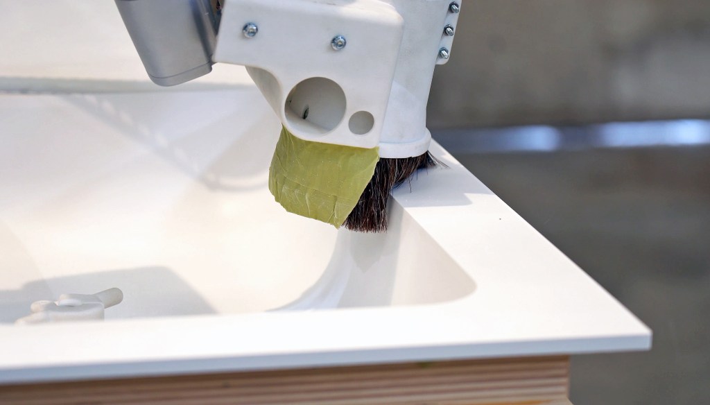 Consistent deburred sink edge after automated finishing process