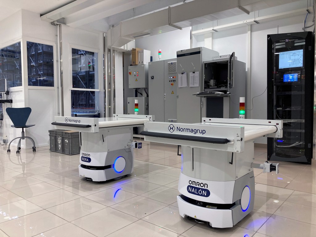 Conveyor system integrated with mobile robots for efficient transport