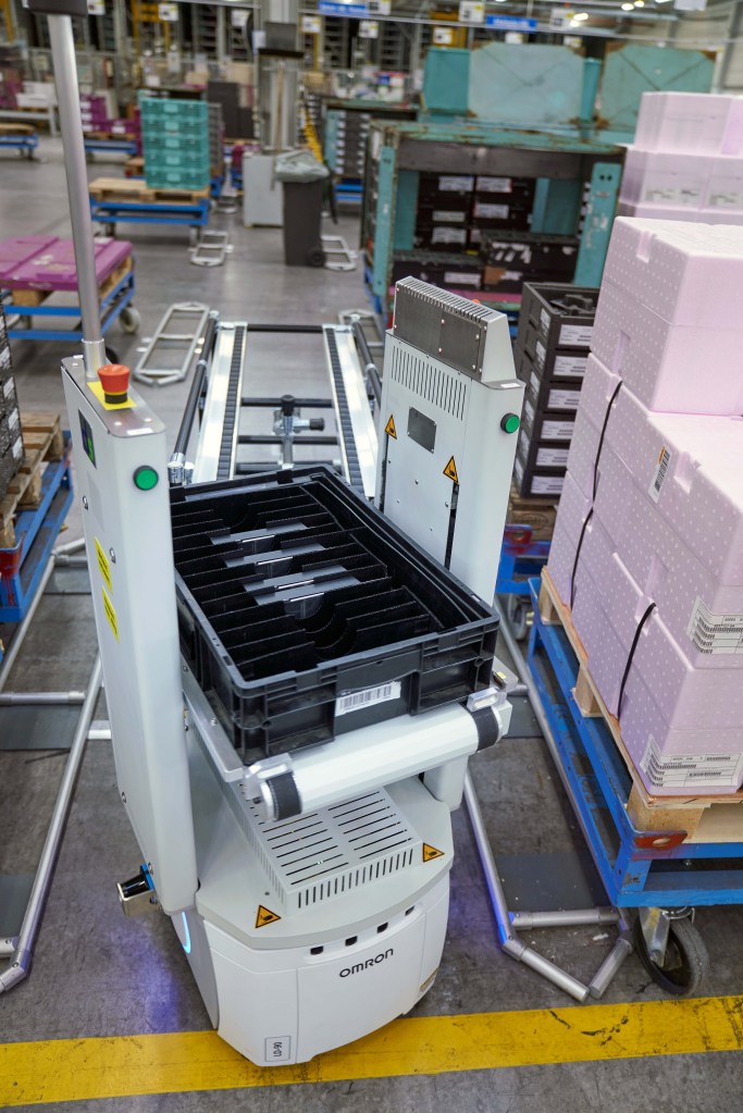 Logistics automation - AMR delivers components on an automotive assembly line