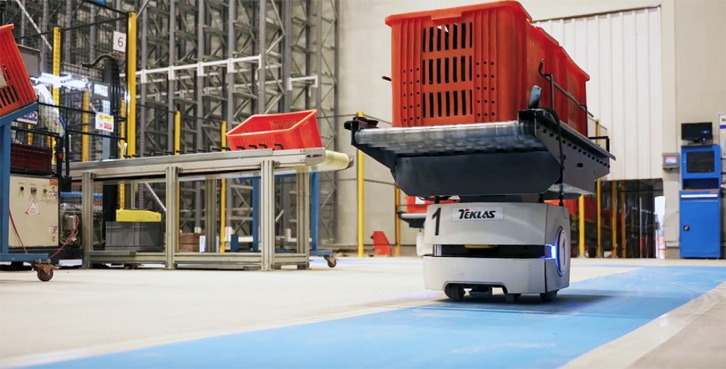 OMRON LD-90 AMR transporting materials in Teklas automotive facility