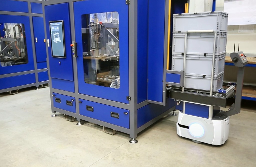 OMRON LD-90 in AMR automation moving crates between production lines