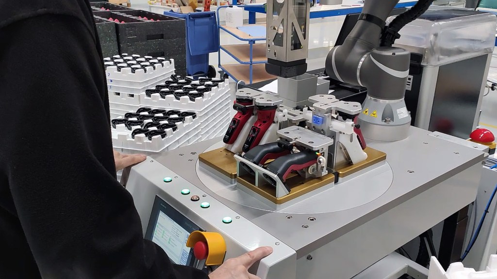 OMRON TM5-700 cobot assembly automation for electric shaver production
