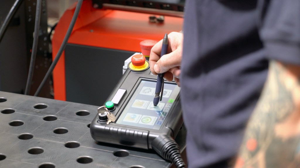 Operator controlling welding cobot with tablet