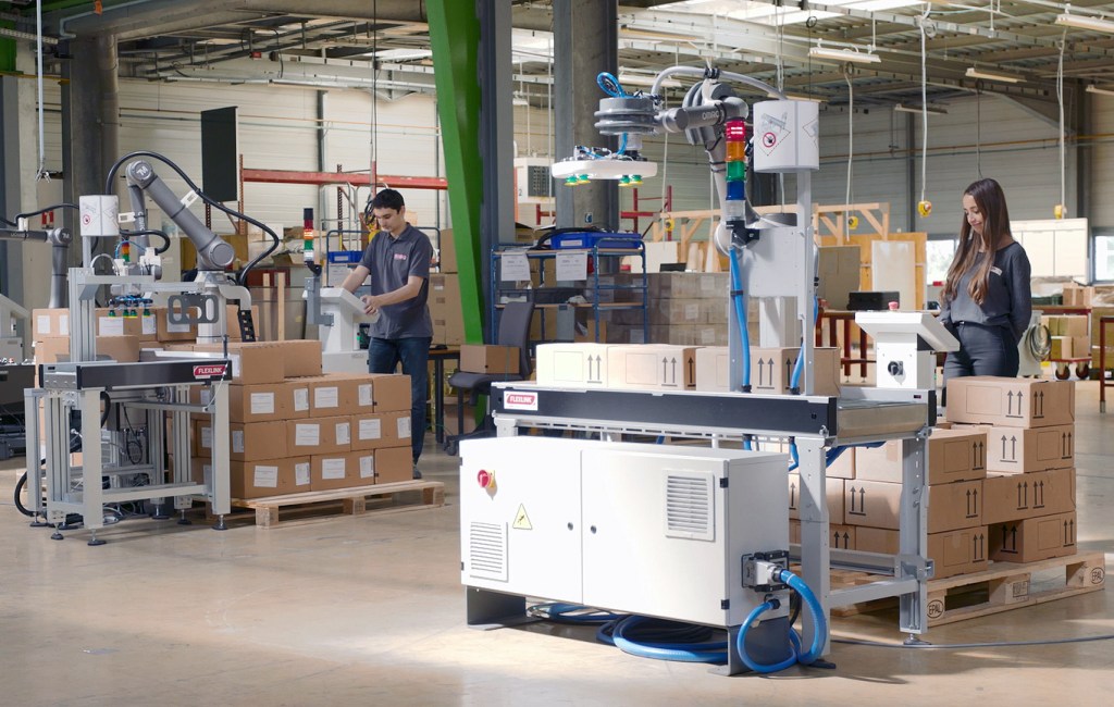 Operator working safely alongside collaborative palletizer