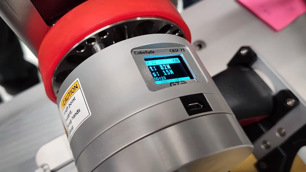 Cobot ensures safe assembly in electric shaver production
