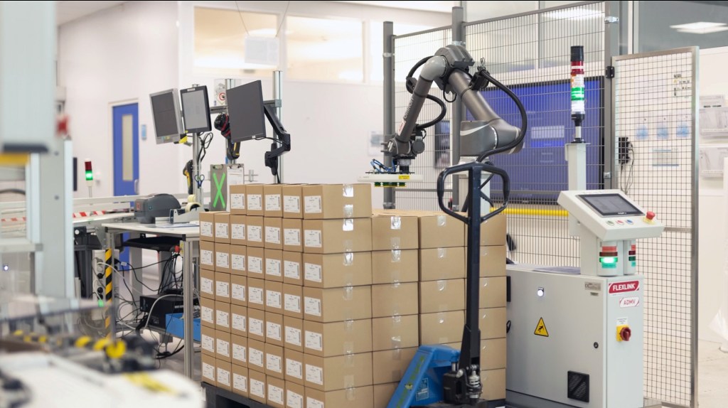 Robotic palletizer stacking boxes on a pallet