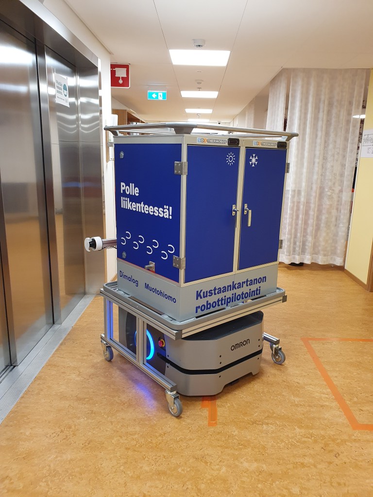 Service robot using elevator for multi-floor meal delivery