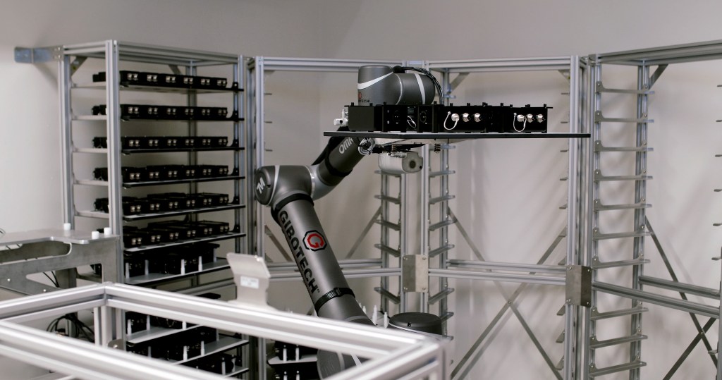 Automated tray handling improves safety at Leica Geosystems
