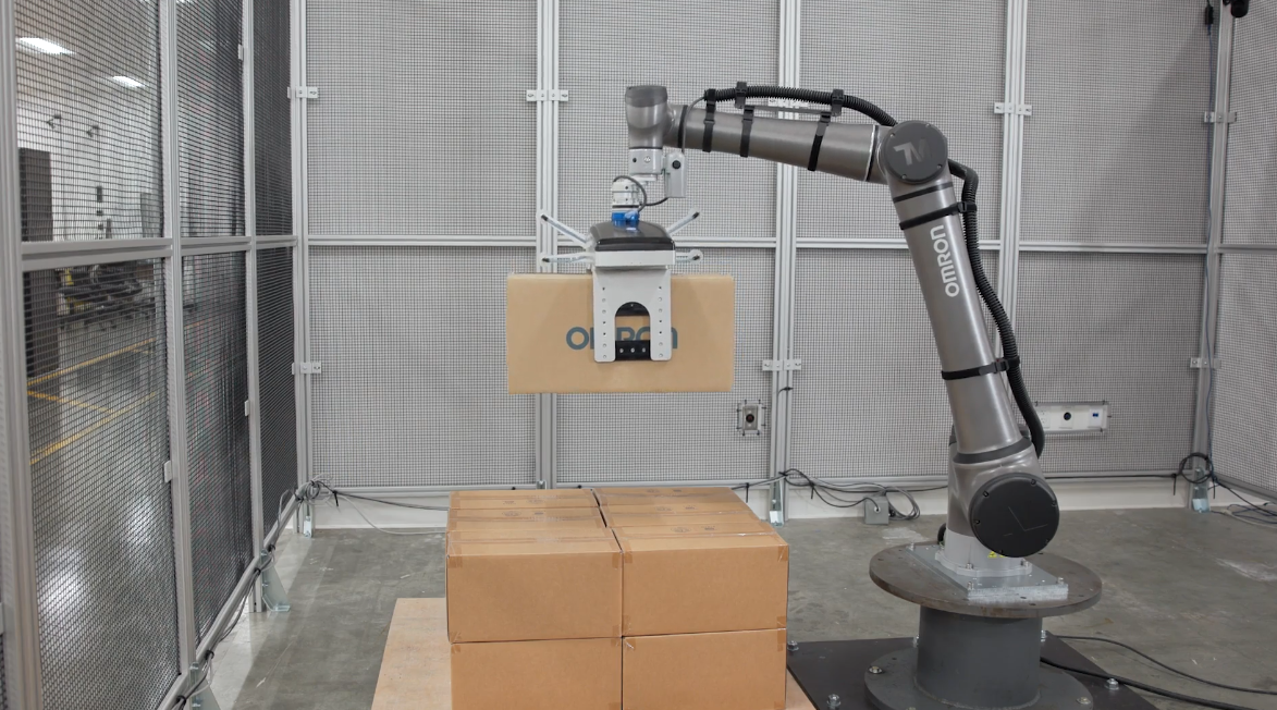 TM25S collaborative robot stacking boxes on a pallet