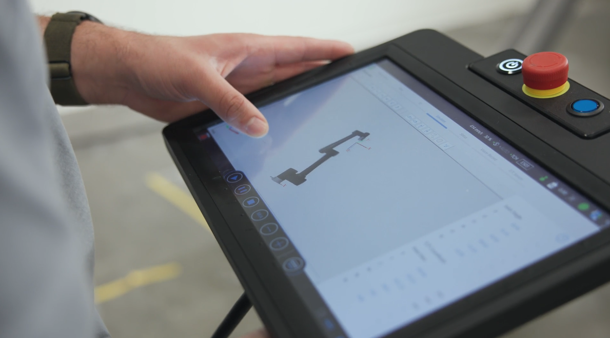 Operator using the TMflow software interface
