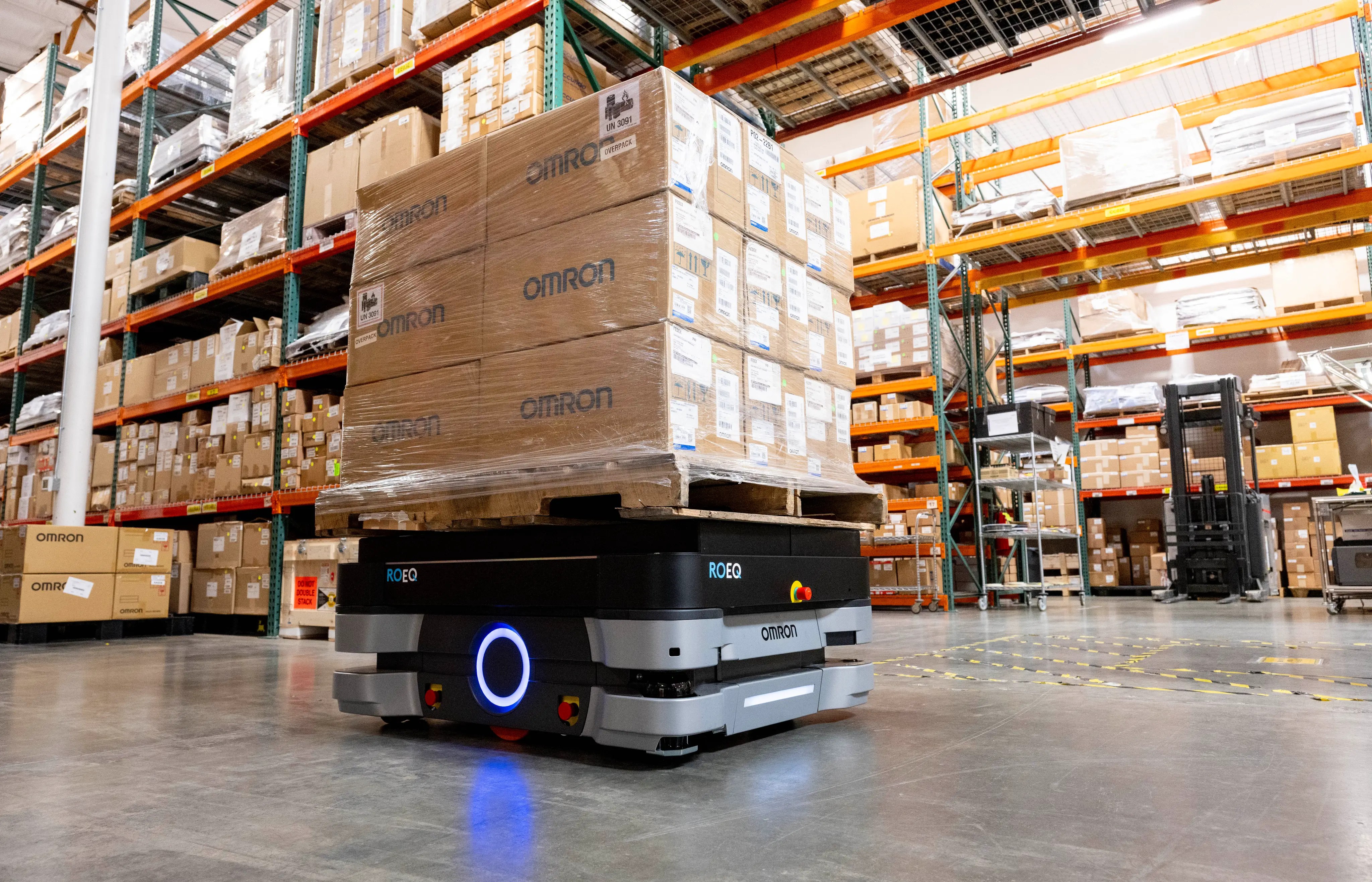 MD-650 Pallet Transfer in Warehouse Setting