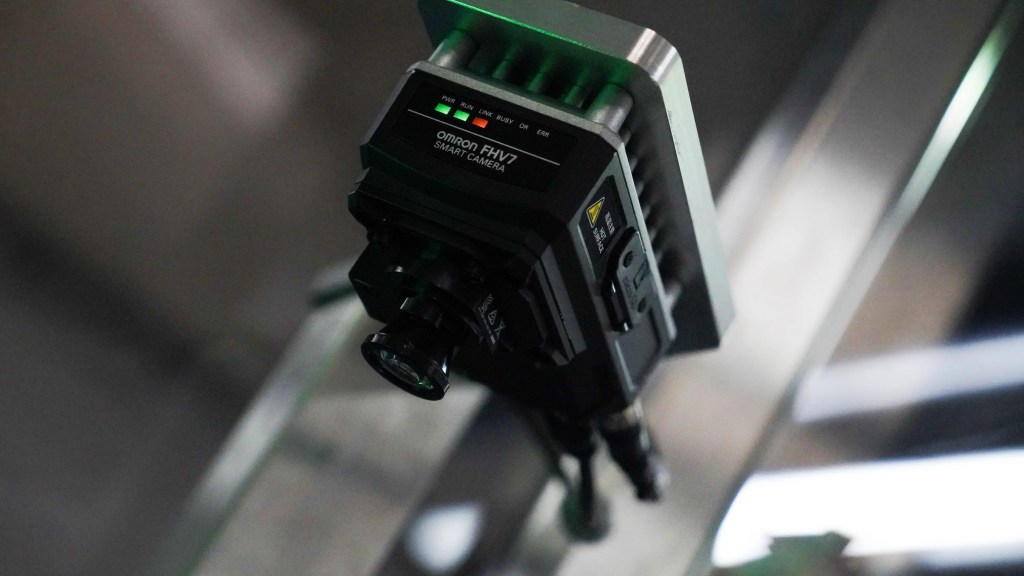 OMRON FHV7 smart camera for vision-guided bottle handling