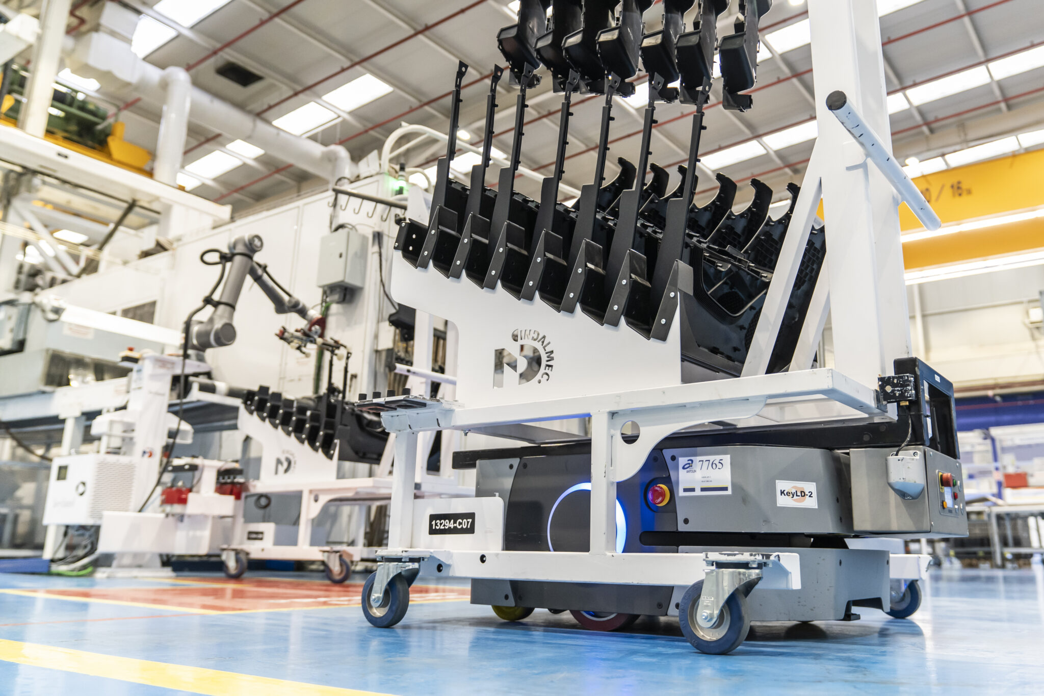 Case_Study-Grupo-Antolin__LD-250_OMRON_Robotics
