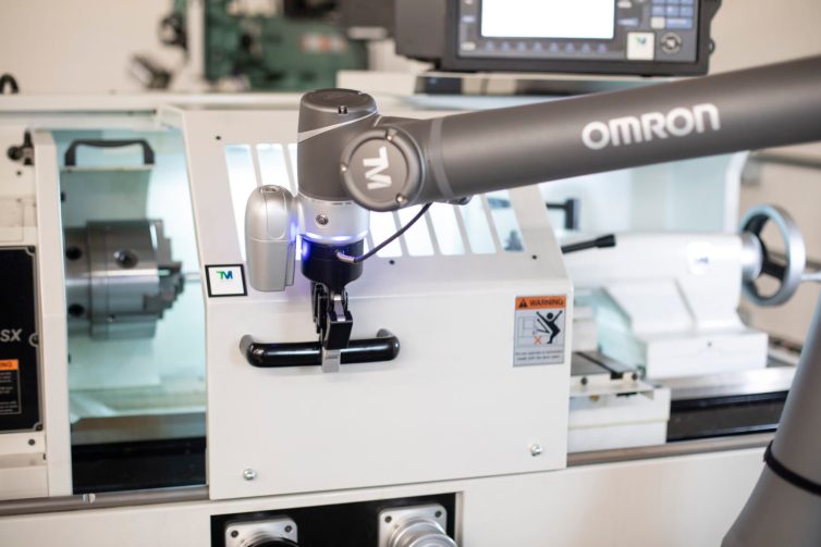Closing_CNC_machine_door_with_new_gripper (TM12)