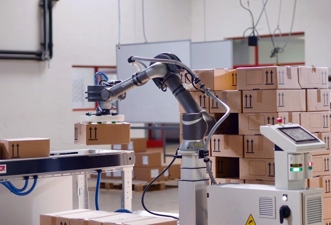 Cobot_Palletizer_OMRON-logistics-industyr-page