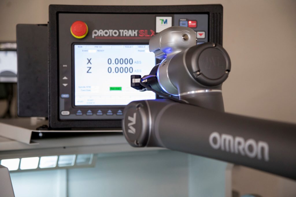 Cobot_checking_CNC_machine_monitor_with_camera_1