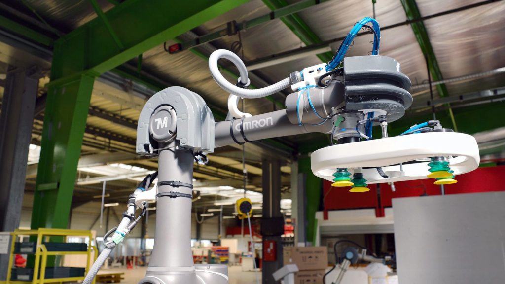 FlexLink-Cobot-Palletizer-Closeup
