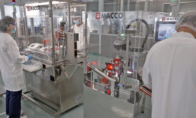 Macco Werfen-Operators Cell with OMRON SCARA i4L Robot