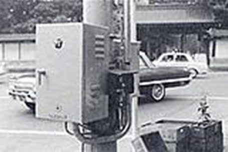 OMRON invents the world’s first electronic automatic signal
